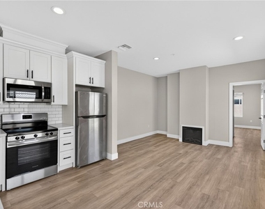 8412 Burnet Avenue - Photo Thumbnail 10