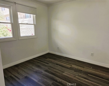 501 Avenue B - Photo Thumbnail 6