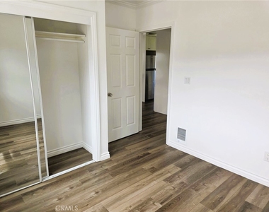 501 Avenue B - Photo Thumbnail 10