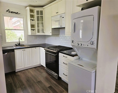 501 Avenue B - Photo Thumbnail 4
