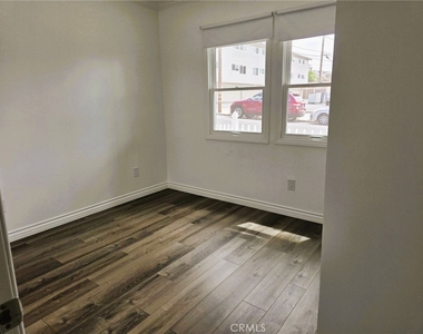 501 Avenue B - Photo Thumbnail 9