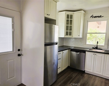 501 Avenue B - Photo Thumbnail 5