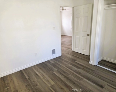 501 Avenue B - Photo Thumbnail 8