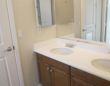 1050 White Alder Avenue - Photo Thumbnail 36