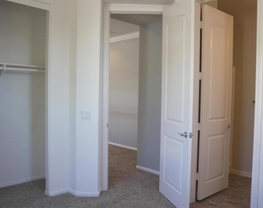 1050 White Alder Avenue - Photo Thumbnail 32