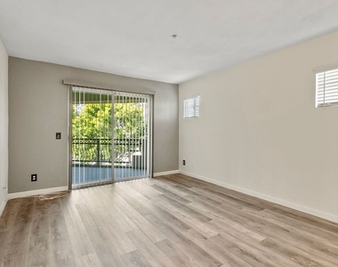 430 Lake Street - Photo Thumbnail 6