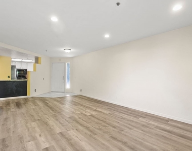 430 Lake Street - Photo Thumbnail 4