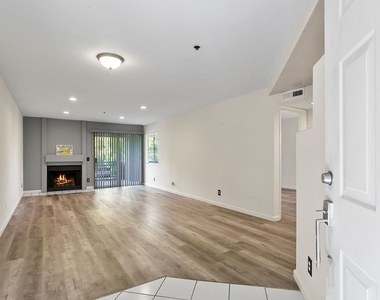 430 Lake Street - Photo Thumbnail 2