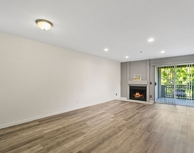 430 Lake Street - Photo Thumbnail 3