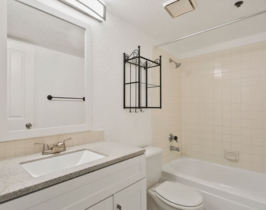 430 Lake Street - Photo Thumbnail 9
