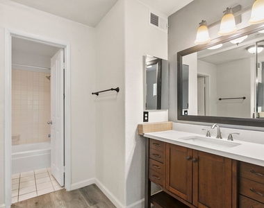 430 Lake Street - Photo Thumbnail 7