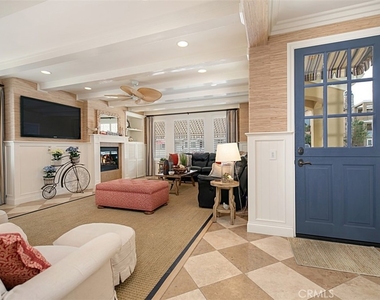 208 E Balboa Boulevard - Photo Thumbnail 4