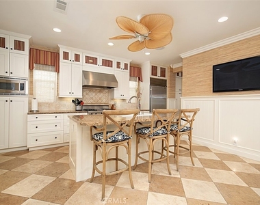 208 E Balboa Boulevard - Photo Thumbnail 15