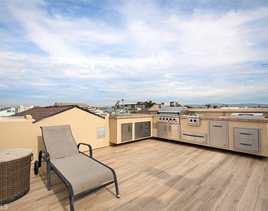 208 E Balboa Boulevard - Photo Thumbnail 37