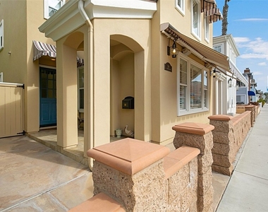 208 E Balboa Boulevard - Photo Thumbnail 1