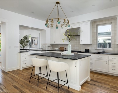 2217 Laurel - Photo Thumbnail 4