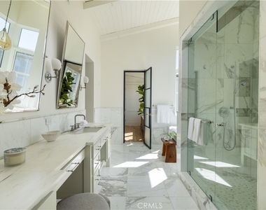 2217 Laurel - Photo Thumbnail 12