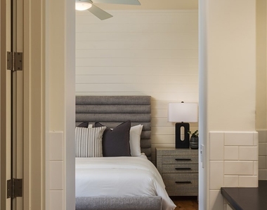 2217 Laurel - Photo Thumbnail 18