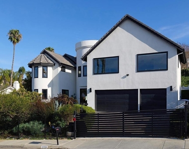 2739 Argonauta Street - Photo Thumbnail 3