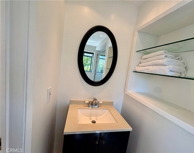 1033 Eastman Way - Photo Thumbnail 6