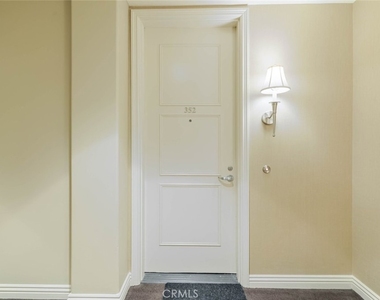 352 Caruso Avenue - Photo Thumbnail 7