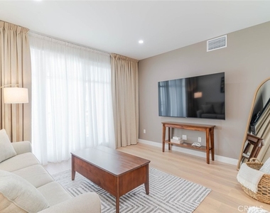 352 Caruso Avenue - Photo Thumbnail 8