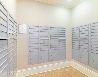 352 Caruso Avenue - Photo Thumbnail 6