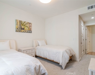 352 Caruso Avenue - Photo Thumbnail 24