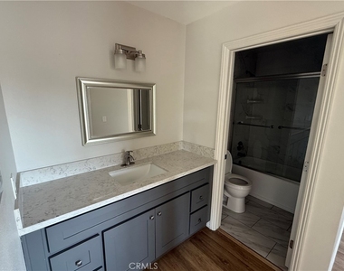 400 N Hobart Boulevard - Photo Thumbnail 3