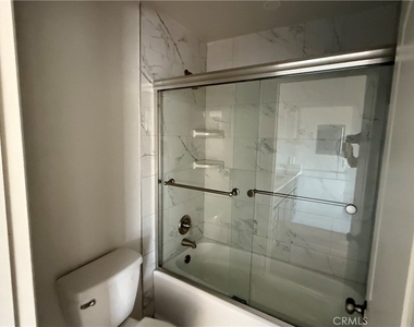 400 N Hobart Boulevard - Photo Thumbnail 10