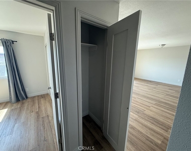 400 N Hobart Boulevard - Photo Thumbnail 9