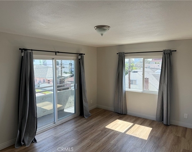 400 N Hobart Boulevard - Photo Thumbnail 5