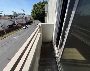 400 N Hobart Boulevard - Photo Thumbnail 13