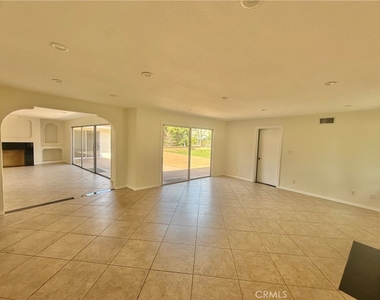 61 E Orange Grove - Photo Thumbnail 11