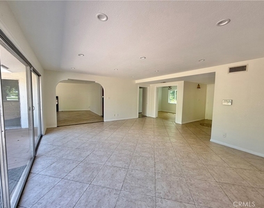 61 E Orange Grove - Photo Thumbnail 7