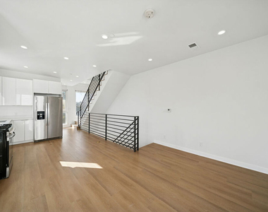 4523 St Elmo Drive - Photo Thumbnail 10