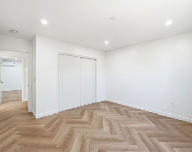 11445 Delano Street - Photo Thumbnail 6