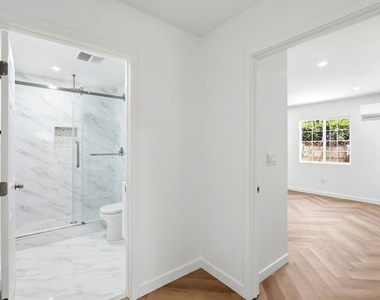 11445 Delano Street - Photo Thumbnail 10