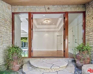 1681 Stone Canyon Road - Photo Thumbnail 9
