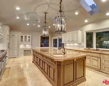 1681 Stone Canyon Road - Photo Thumbnail 15