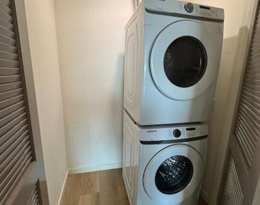 955 Fedora Street - Photo Thumbnail 6
