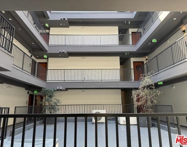 955 Fedora Street - Photo Thumbnail 1