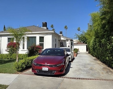 5444 Hermitage Avenue - Photo Thumbnail 13