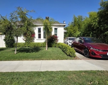 5444 Hermitage Avenue - Photo Thumbnail 12