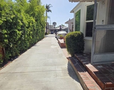 5444 Hermitage Avenue - Photo Thumbnail 11