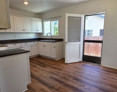 5444 Hermitage Avenue - Photo Thumbnail 4