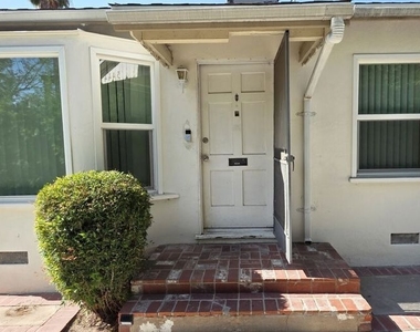 5444 Hermitage Avenue - Photo Thumbnail 10