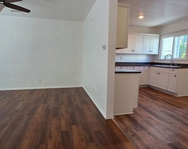5444 Hermitage Avenue - Photo Thumbnail 2