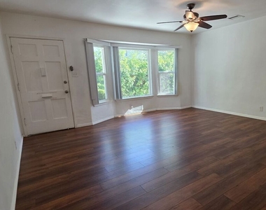 5444 Hermitage Avenue - Photo Thumbnail 3