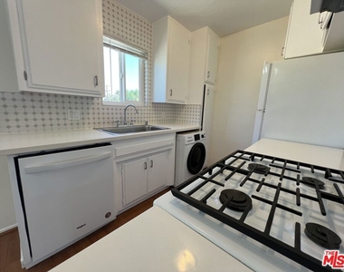 2210 S Sycamore Avenue - Photo Thumbnail 5